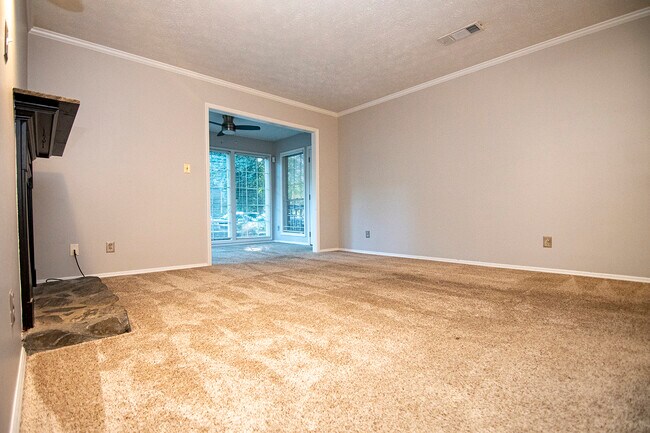 Foto del edificio - 606 Country Park Dr