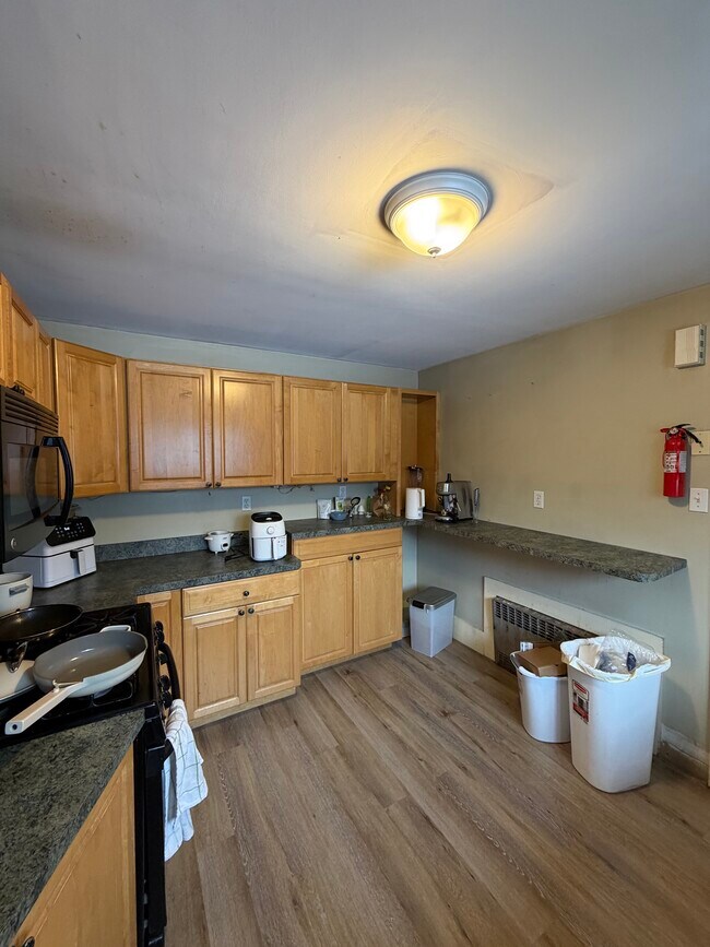 Foto del edificio - 229 Corey Rd