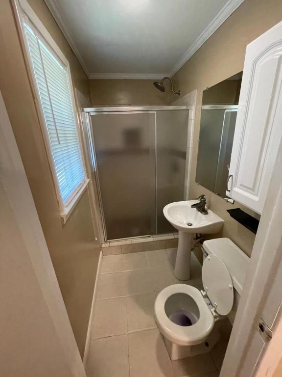 Building Photo - 975 Glenbrook