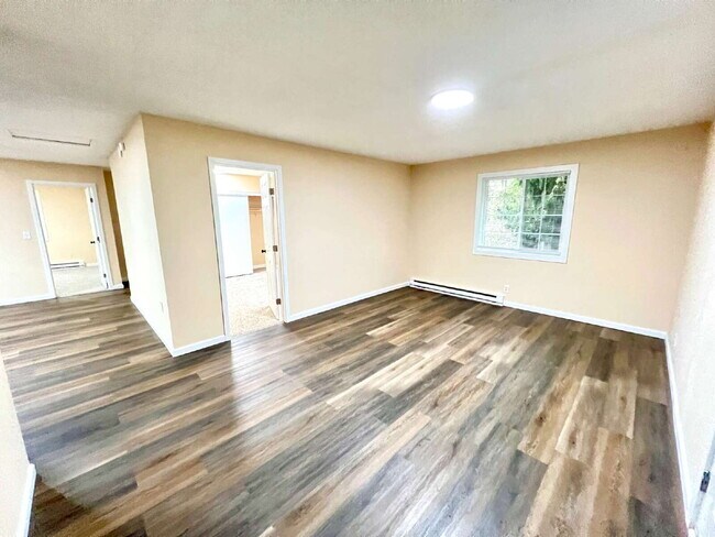 Foto del edificio - Elevated 3-Bedroom Home with Secure Garage & Cozy Living Space