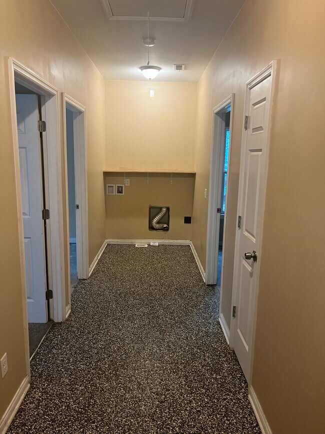Foto del edificio - 1435 Lillian Ln