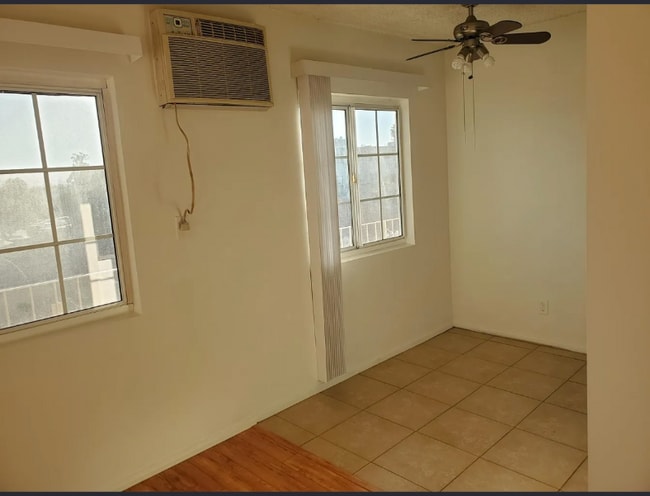 Foto del edificio - 1128 Raymond Ave