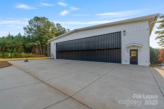 Building Photo - 122 Rutan Ct