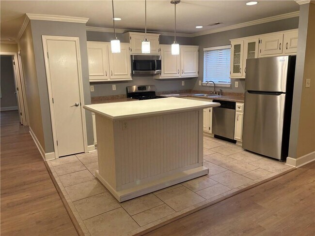 Foto del edificio - 1914 Powers Ferry Trce SE