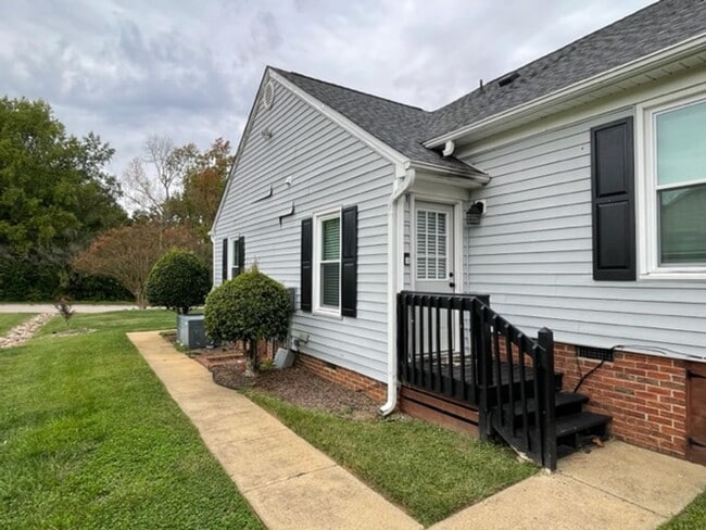 Building Photo - 4804 Hoyle Dr