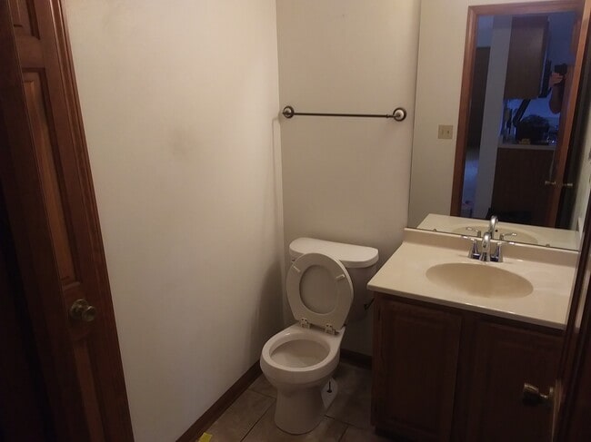 Main floor half bath - 1407 Woodcreek Bnd