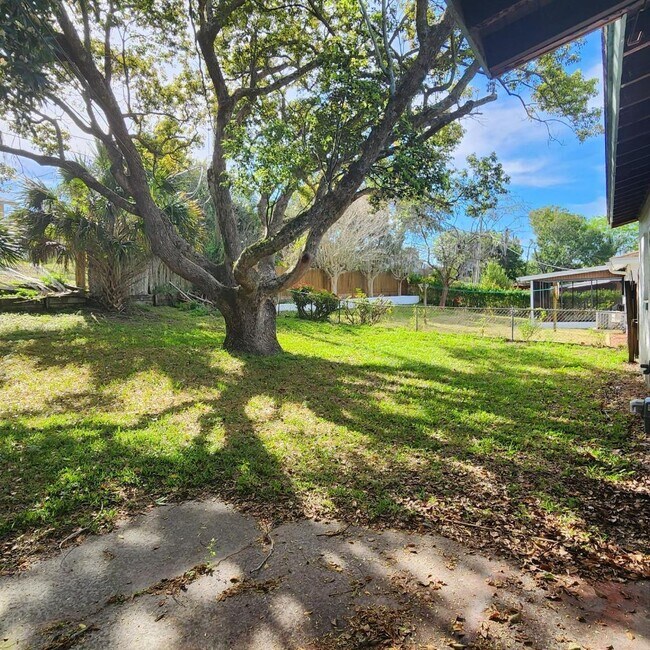 Building Photo - 985 N Carpenter Rd