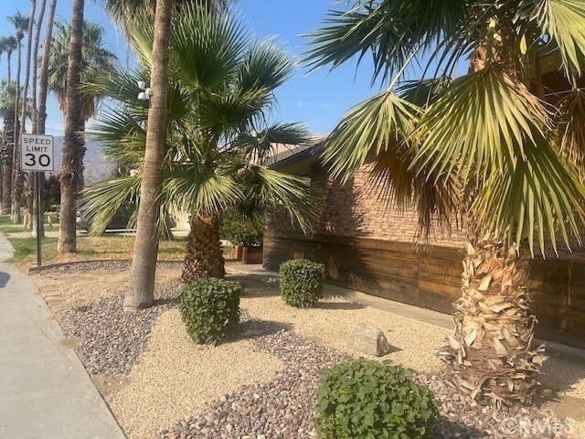 Foto del edificio - 51099 Eisenhower Dr