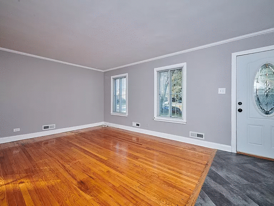 Foto principal - 3742 W. NorthShore Ave, Lincolnwood