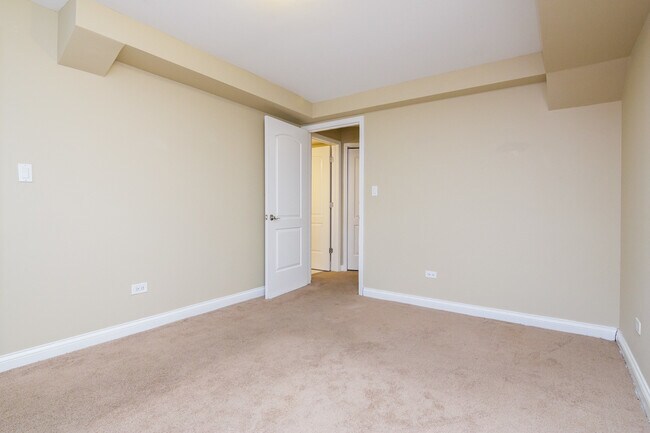 Building Photo - 1706 W Farwell Ave