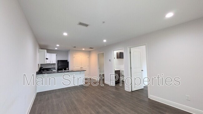 Building Photo - 313 N Navy Blvd