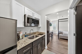 Building Photo - 122 Linden Ave