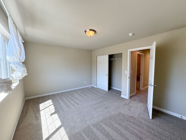 Foto del edificio - 3bd 2.5ba Kent Home for Rent!