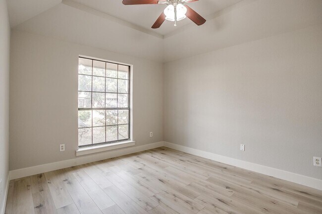 Foto del edificio - 10311 Lone Pine Ln