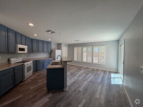 Building Photo - 684 Magrath St