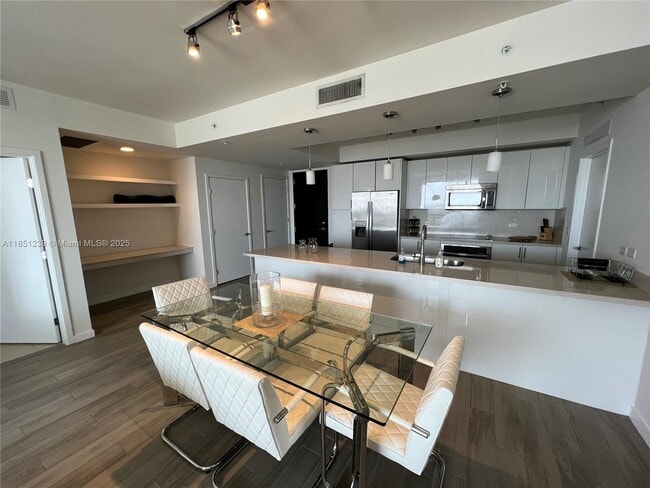 Foto del edificio - 999 SW 1st Ave