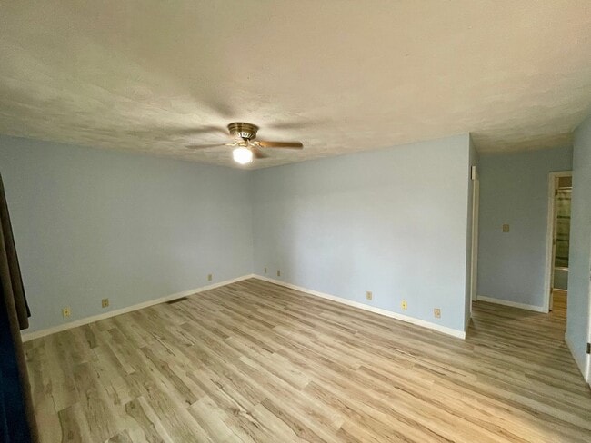 Building Photo - 2 Bed 1.5 Bath in Twin Lakes Subdivision