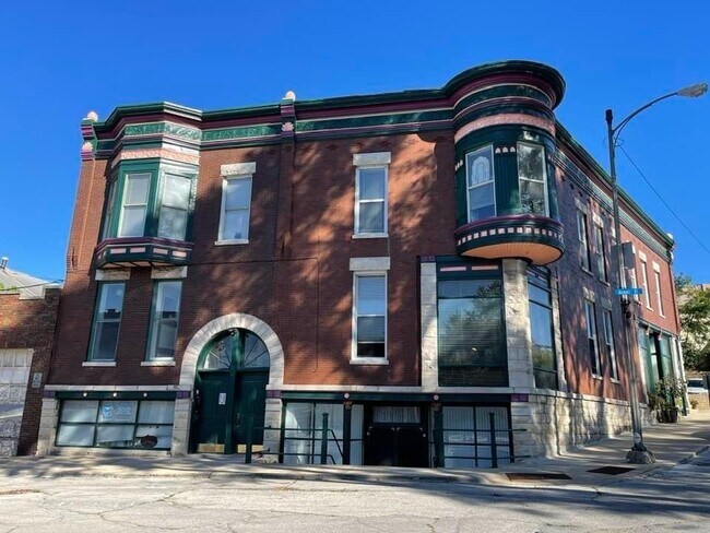 Building Photo - 2412 James St