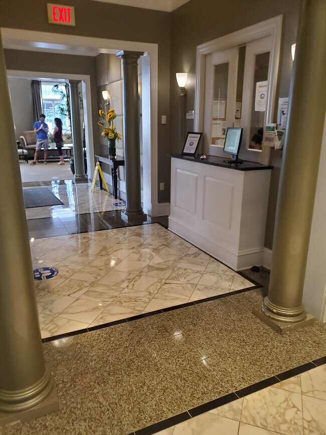 Conserjería 24/7 - 851 N Glebe Rd