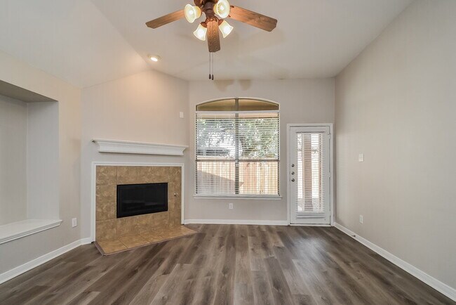Foto del edificio - 1409 Mockingbird Dr