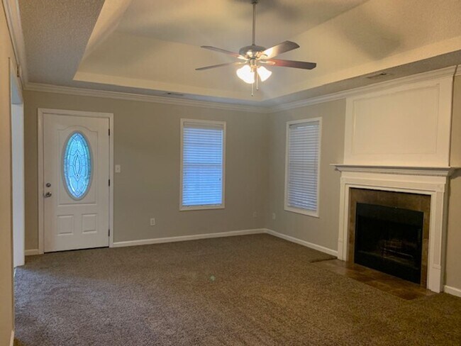 Building Photo - Adorable 3BR / 2 BATH RANCH