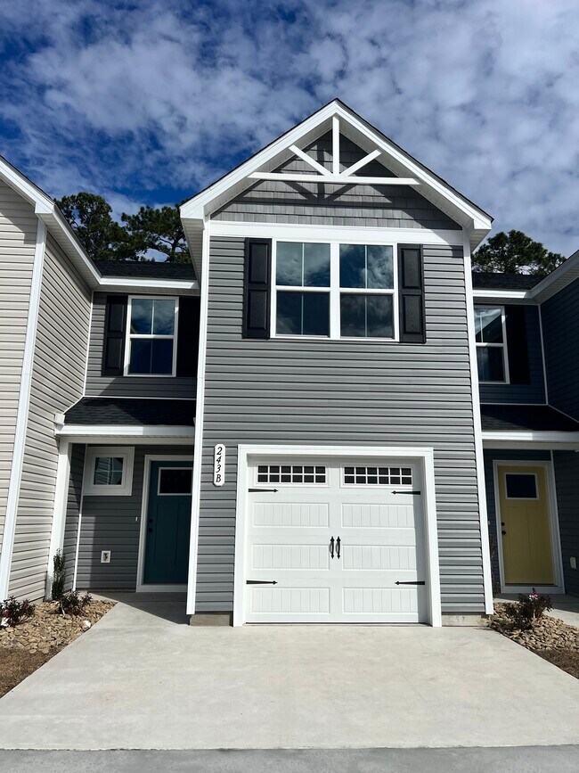 Foto del edificio - 243 Christiana Ln