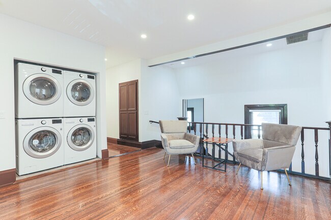 Foto del edificio - 2142 Portland St