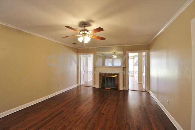 Foto del edificio - Well Maintained 3/2/2 Near TCU For Rent!