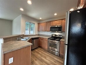 Building Photo - 4074 Aden Pl NE