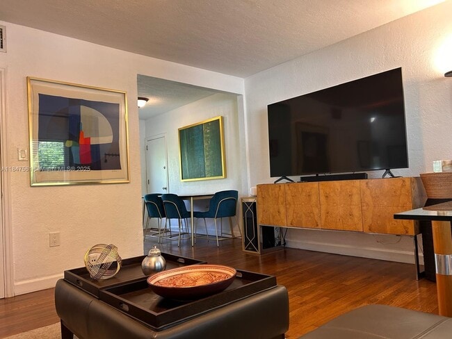 Foto del edificio - 5531 SW 78th St