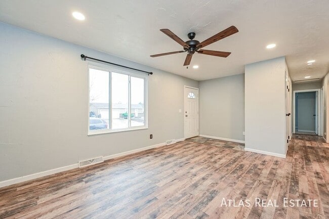 Foto del edificio - 16729 E Layton Ave