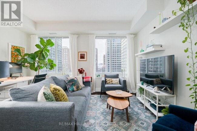 Building Photo - 35 Balmuto St