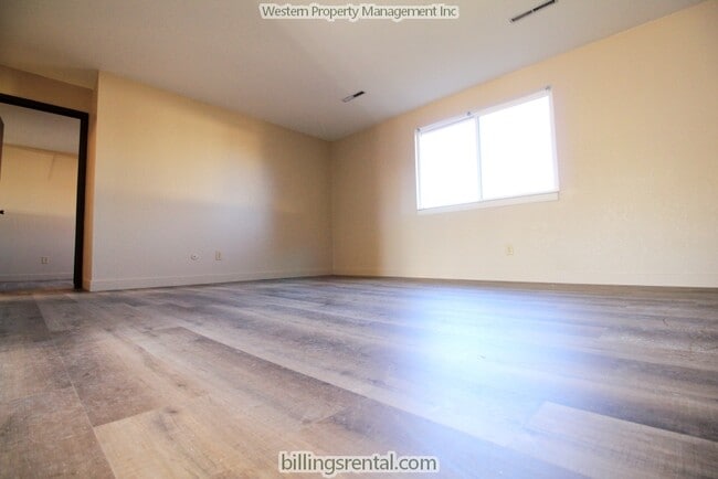 Building Photo - 50 Almadin Ln