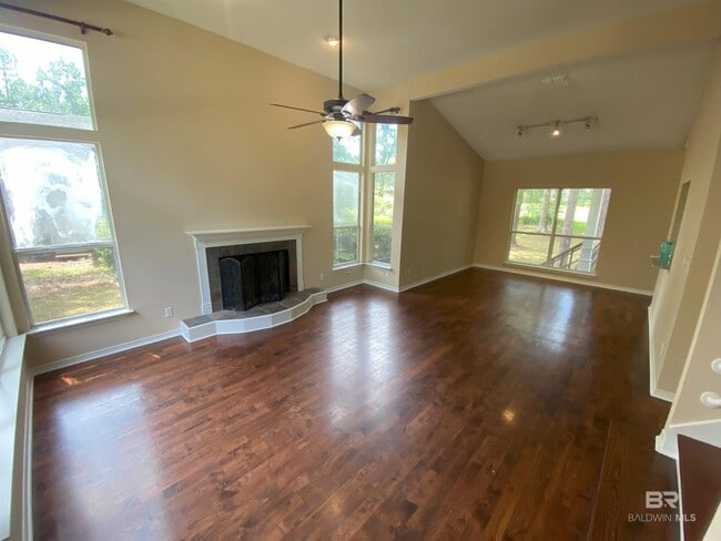 Building Photo - 128 Worchester Dr