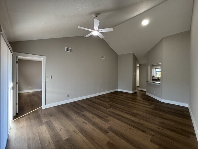 Sala de estar - 198 White Fawn Dr