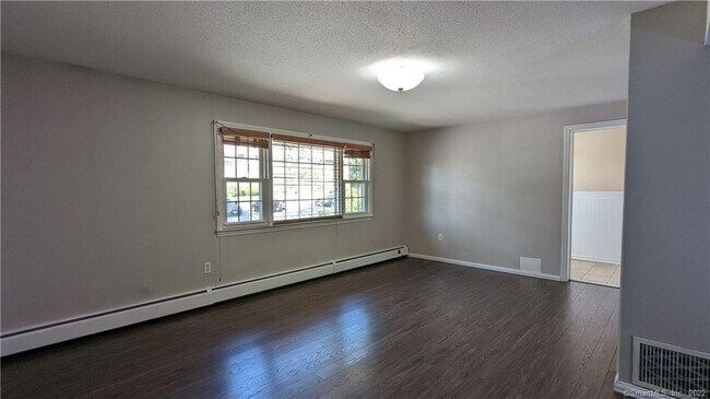 Foto del edificio - 4 Loveland Hill Rd