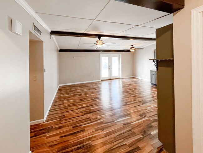 Building Photo - 7600 Pheasant Path Dr