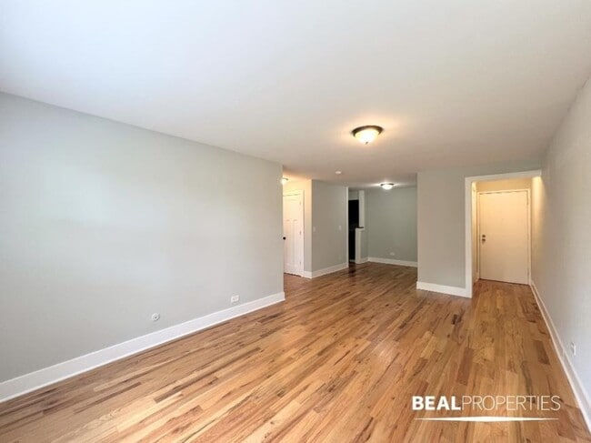 Building Photo - 1 bedroom in HIGHLAND PARK IL 60035