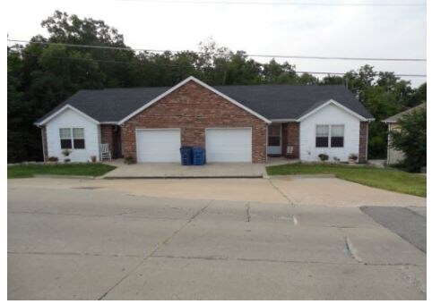 Front of the building - 2501 Southridge Dr