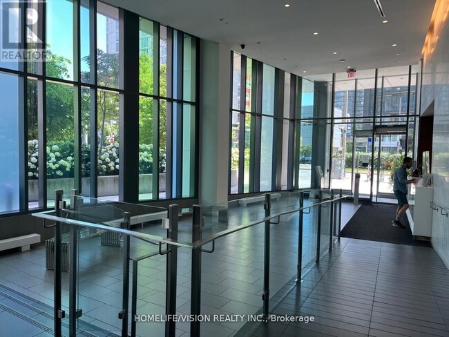 Building Photo - 170 Fort York Blvd