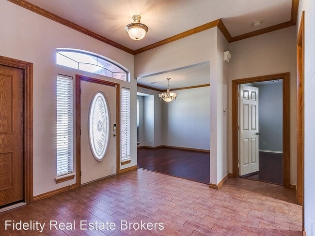 Building Photo - 4 br, 2.5 bath House - 2624 Brenton Drive
