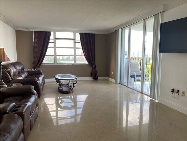 Foto del edificio - 2780 NE 183rd St