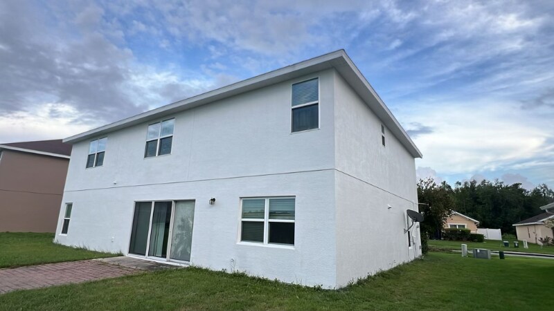 Foto del edificio - 4961 Whistling Wind Ave