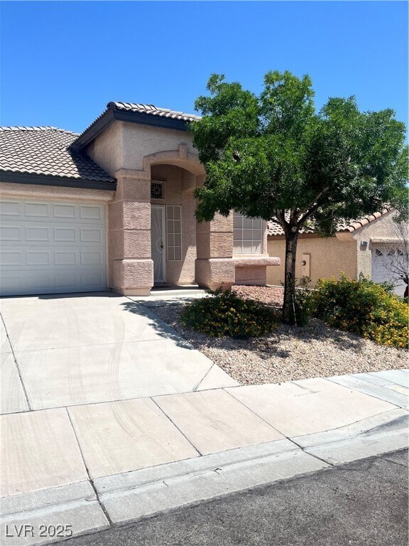 Primary Photo - 10668 Angel Dreams Ave