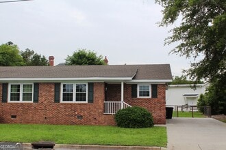 Building Photo - 5 S Zetterower Ave