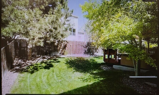 Foto del edificio - 2715 Signal Creek Dr