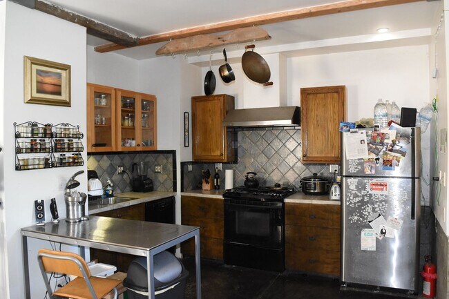 Building Photo - 58th St. 538-540