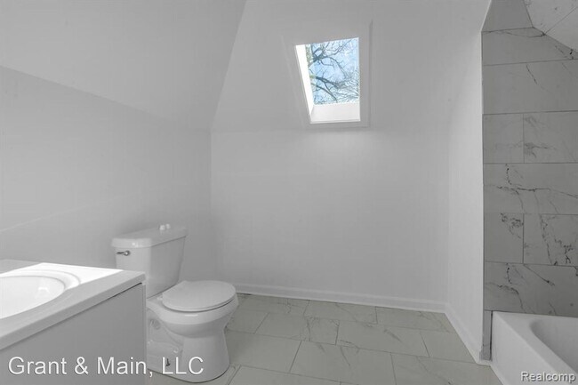 Building Photo - 5 br, 3.5 bath House - 4301 Fullerton