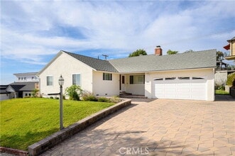 Building Photo - 841 Irving Dr