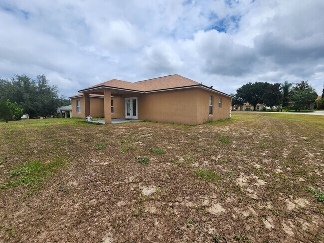 Foto del edificio - 3/2~Vista Pines Loop~Nice Big Corner Lot, ...